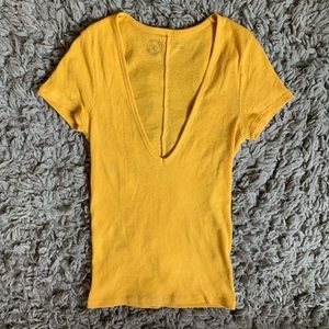 Ribbed UO deep v-neck T-shirt💛🌻🌝